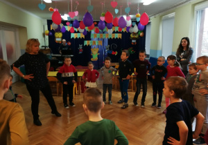 zabawa integracyjna przy muzyce