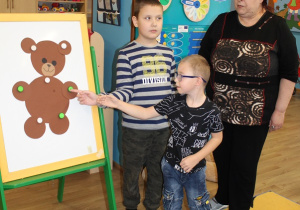 Grupa IV i jej miś z kółek