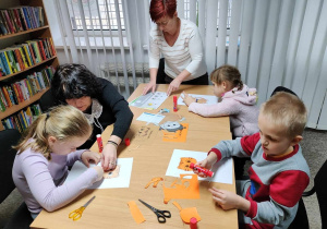 Hana, Maja i Adaś podczas pracy twórczej 4