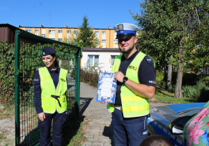 Funkcjonariusze Policji z Podziękowaniem od przedszkolaków