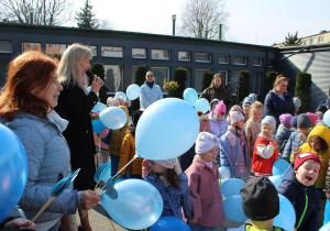 Pani dyrektor PP 10 wita przybyłych gości