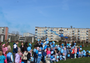 Uczestnicy Niebieskiego Spaceru dla Autyzmu 2