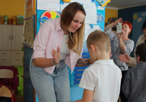 Dla Ciebie Mamo - na zdjęciu Oluś w tańcu ze swoją mamą