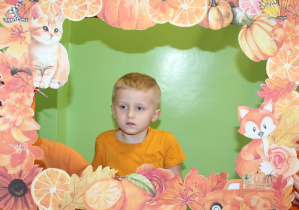 Dzień pomarańczowy - zdjęcie Mikołaja w jesiennej fotoramce