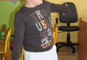 Tydzień higieny - na zdjęciu Mikołaj podczas zabawy ruchowej