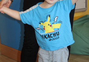 Tydzień higieny - na zdjęciu Antoś w trakcie zabawy ruchowej