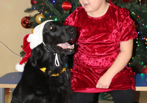 Świąteczne zajęcia z dogoterapii - na zdjęciu Julia
