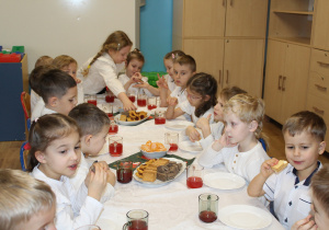 Wizyta przedszkolaków z PP Nr 9 - słodki poczęstunek