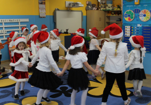 Wizyta przedszkolaków z PP Nr 9 - występ artystyczny gości