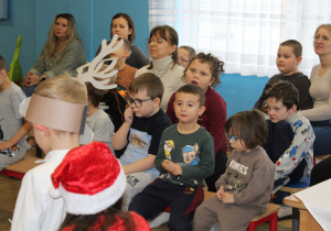 Wizyta przedszkolaków z PP Nr 9 - występ artystyczny gości