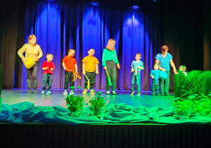 Występ dzieci w Miejskim Domu Kultury