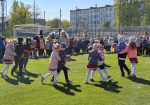 "Żywa Flaga Biało - Czerwona" - występy dzieci z Publicznego Przedszkola Nr 1 w Radomsku
